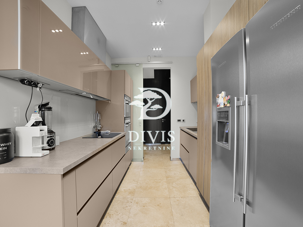 Slika 6 - Serdar Jola, Četvorosoban stan na prodaju, 360m2, 1.700.000€